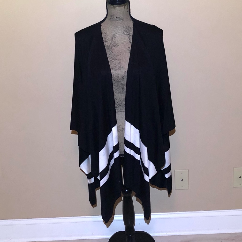 Ralph Lauren Black & White Soft Wrap. One size fits most.